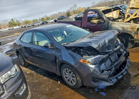 2018 Toyota Corolla L z USA, uszkodzony, nr VIN 2T1BURHE8JC043333